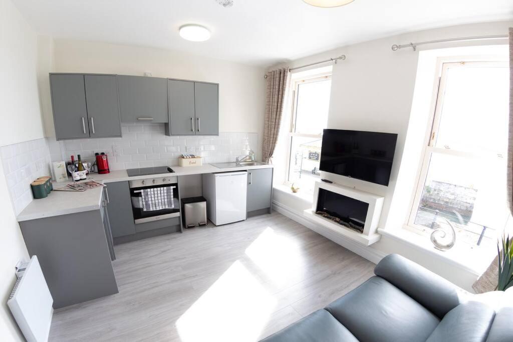 Unit 2 Island View Apartments With Stunning Harbour View 코브 외부 사진
